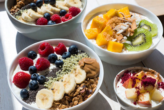 Kreative Toppings für Joghurt, Skyr und pflanzliche Alternativen