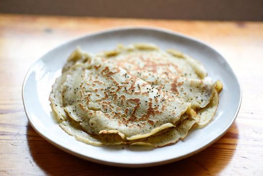 Low-Carb-Crêpes mit Mandelmehl und Chia